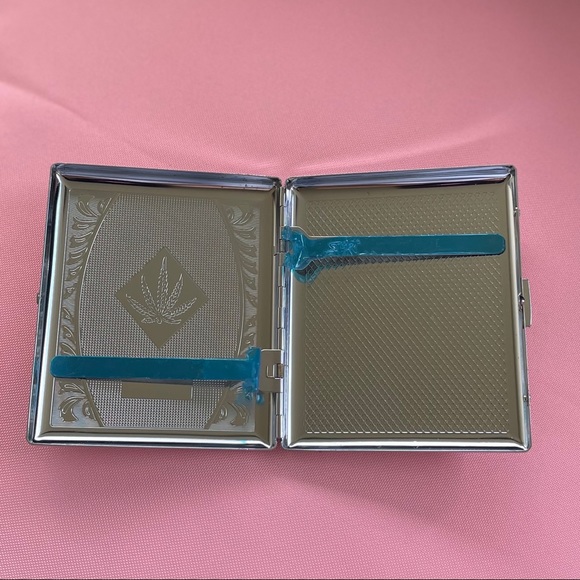 420 Leaf Wallet/Cigarette Case - Picture 3 of 3